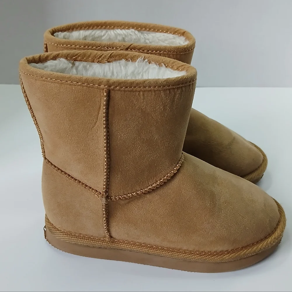 Old Navy Cozy Tan Kids‎ Boots Size 9